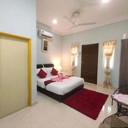 Ku'S Roomstay Pantai Cenang  Esterno foto