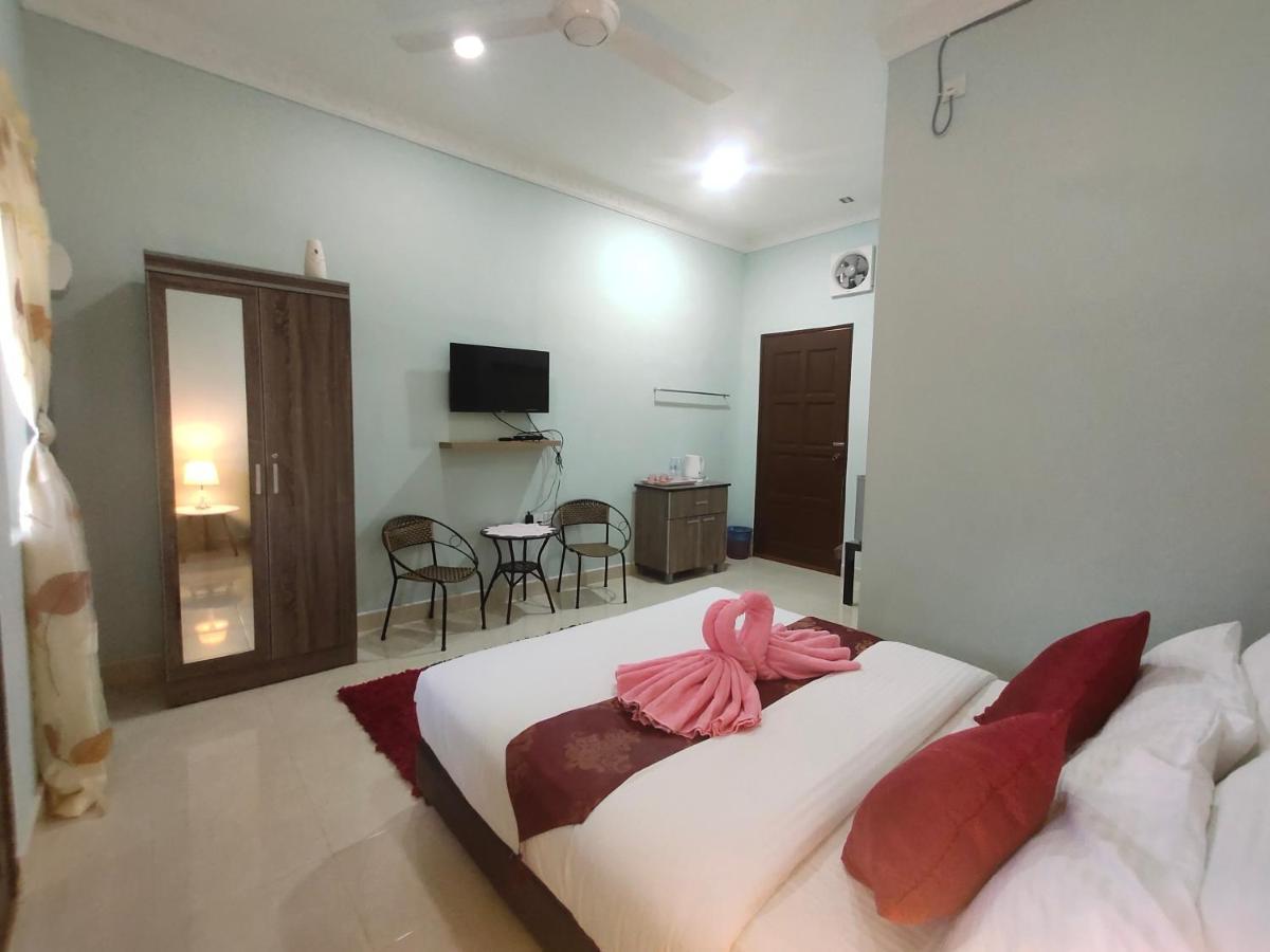 Ku'S Roomstay Pantai Cenang  Esterno foto