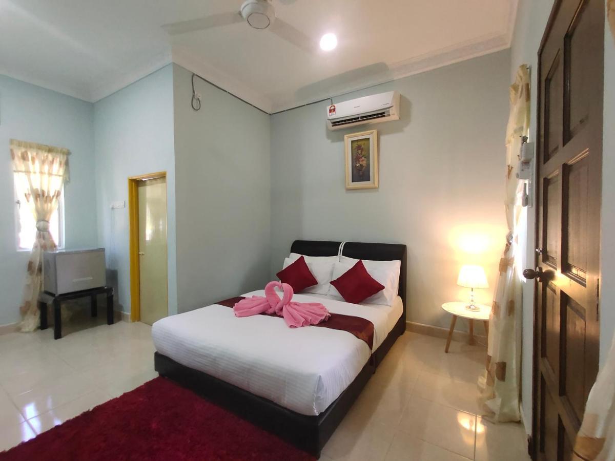 Ku'S Roomstay Pantai Cenang  Esterno foto