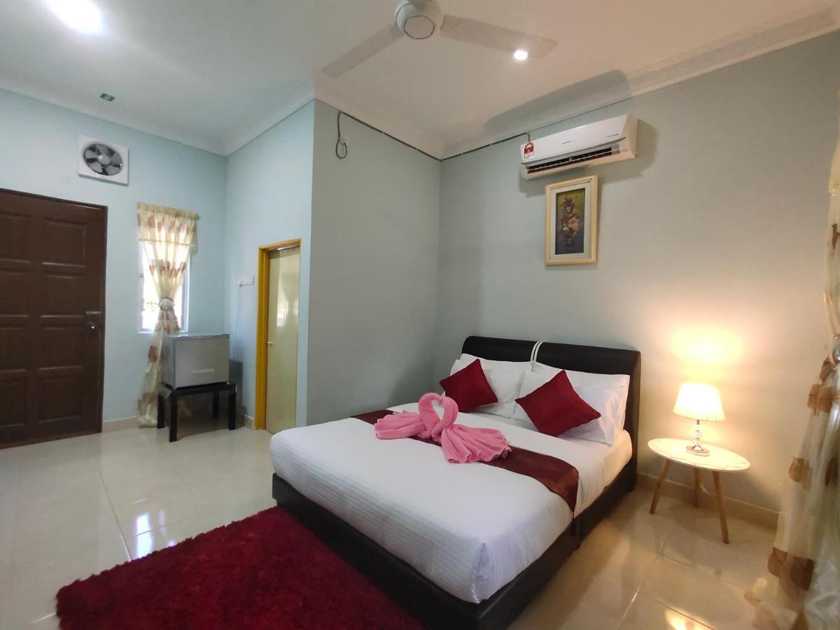 Ku'S Roomstay Pantai Cenang  Esterno foto