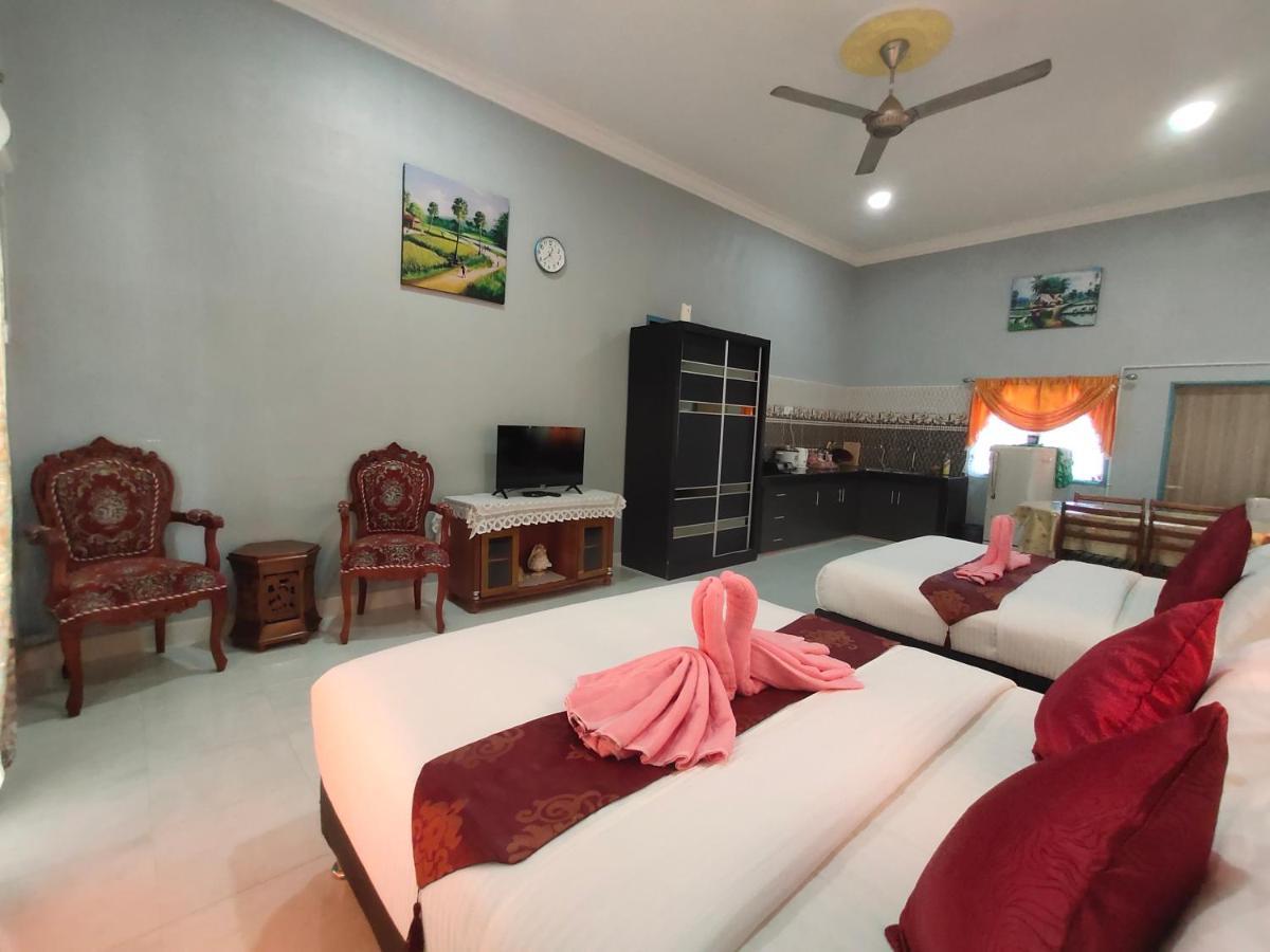 Ku'S Roomstay Pantai Cenang  Esterno foto