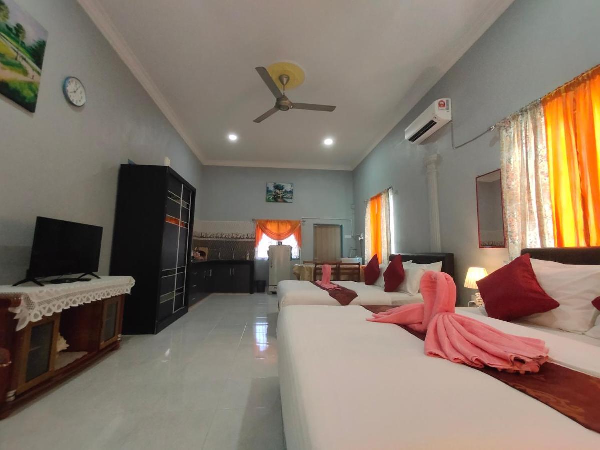 Ku'S Roomstay Pantai Cenang  Esterno foto